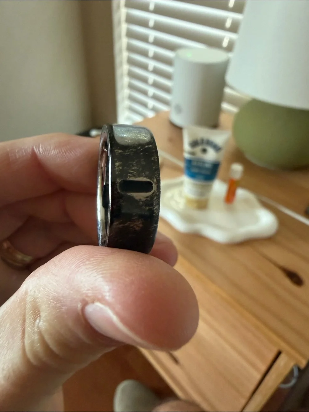 Oura Gen4 Ring with Magnetic Wired Charger Pad in Silver